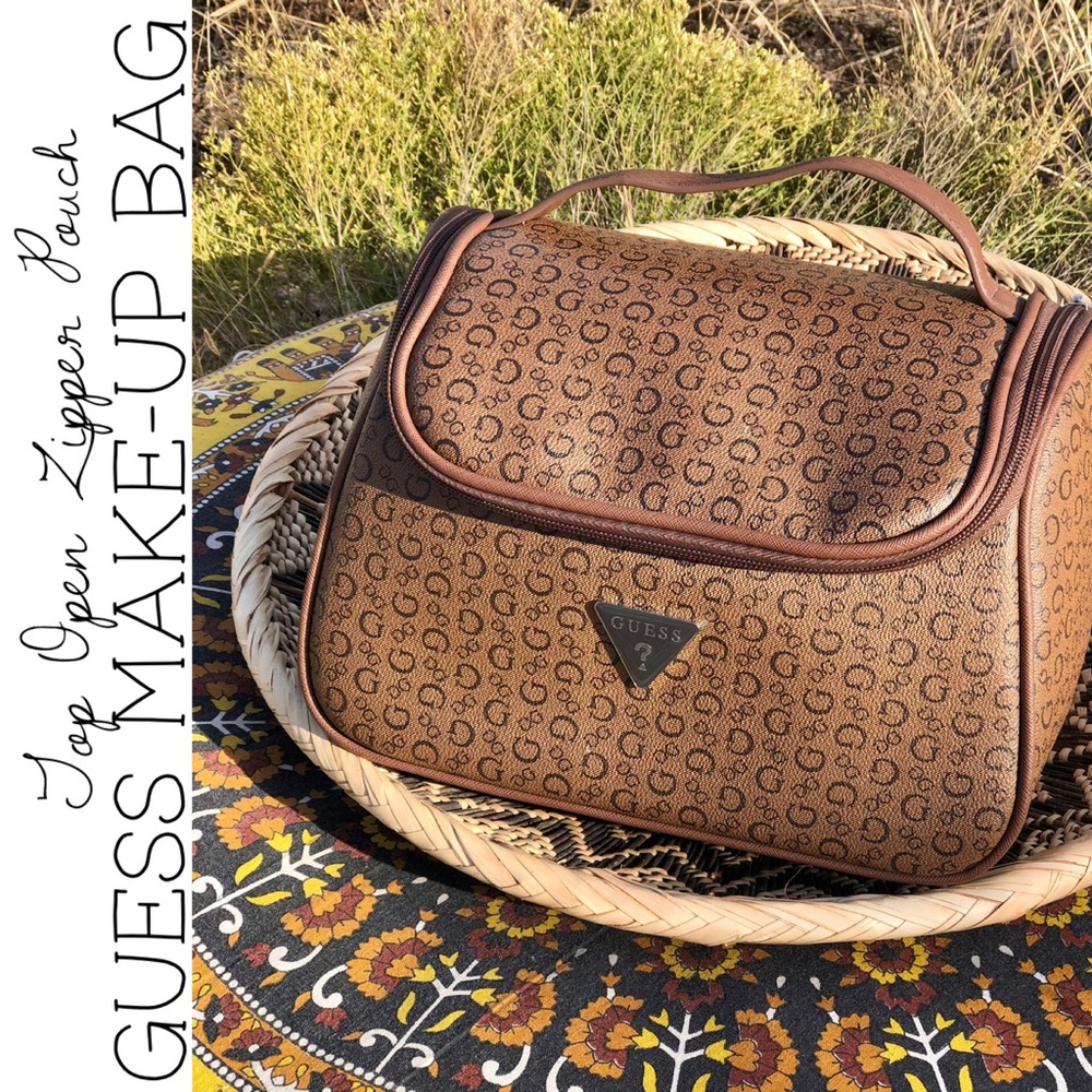 Guess Logo Zipper Top Open Make-Up Bag